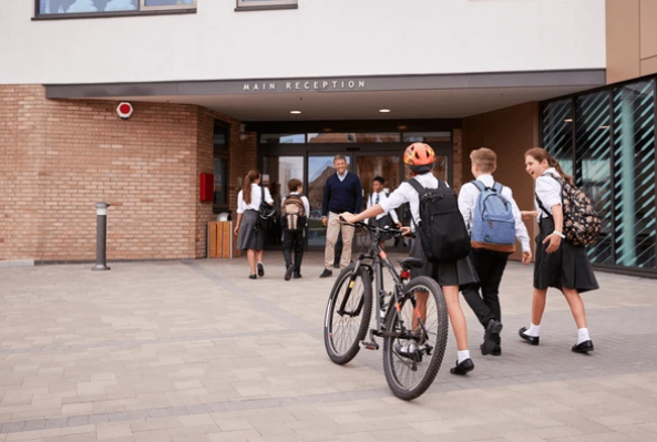 kids walking into school